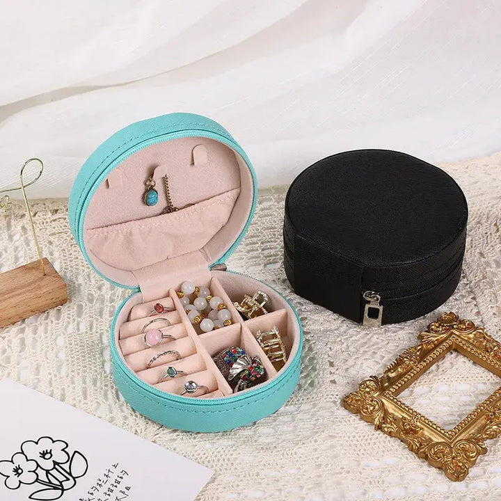 Portable Round Jewelry Box Necklaces Earrings Rings Jewelry Organizer Display Travel Jewelry Case Boxes Pu Leather Storage Box MRLOUIS