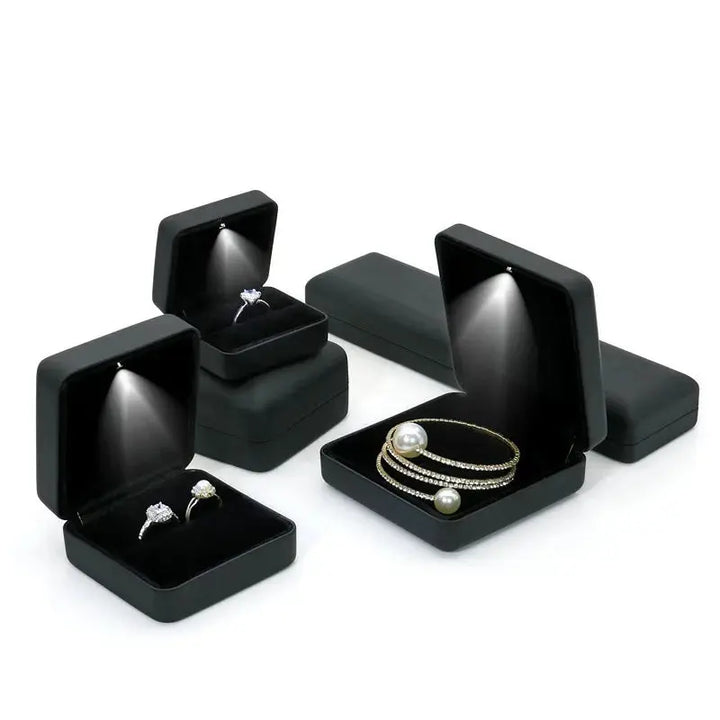 LED Jewelry Box for Ring Pendant Necklace Earring Engagement Display Gift Packaging with Light Storage Cases Wholesale MRLOUIS