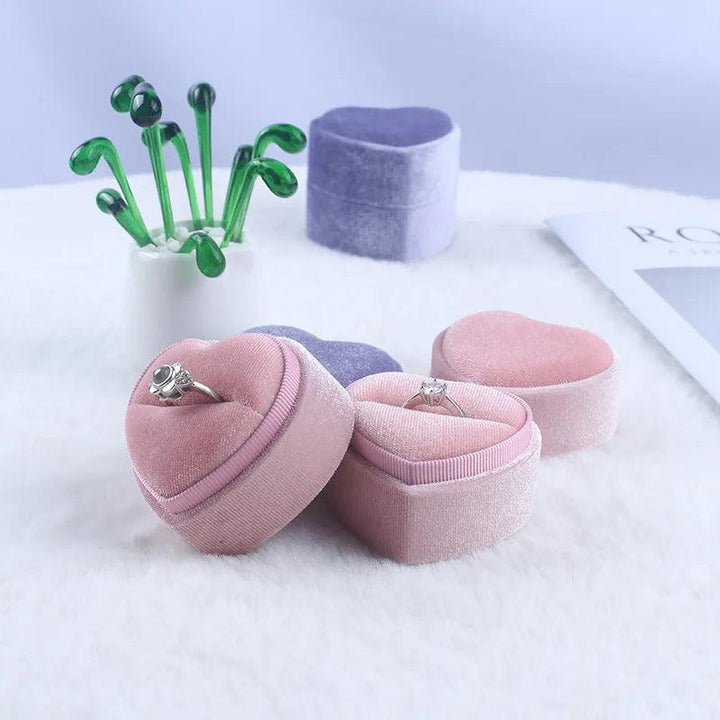 New Creative Heart Shaped Velvet Ring Box Jewelry Packaging Storage Box Propose Marriage Wedding Ring Organizer Display Case MRLOUIS