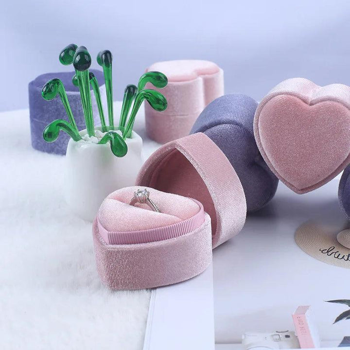 New Creative Heart Shaped Velvet Ring Box Jewelry Packaging Storage Box Propose Marriage Wedding Ring Organizer Display Case MRLOUIS