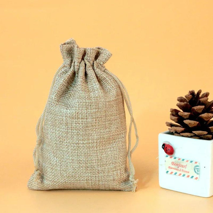 50pcs Gift Bag Vintage Style Natural Burlap Linen Jewelry Travel Storage Pouch Mini Candy Jute Packing Bags christmas gift box MRLOUIS